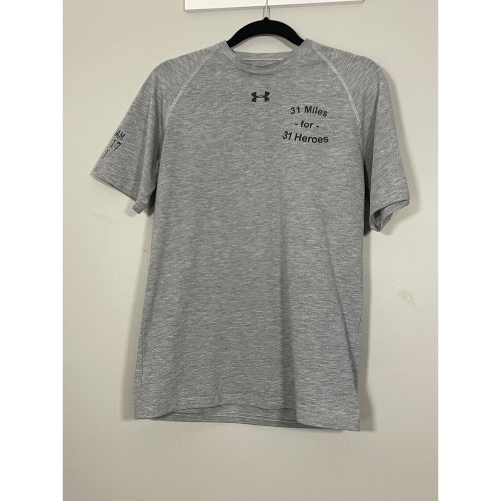 Under Armour T-Shirt Mens Small Gray Excellent 31 Heroes Extortion 17 Graphic